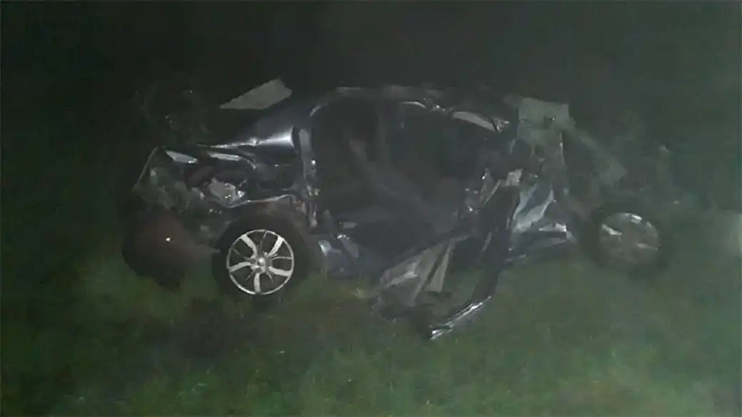 En la intersección de rutas 127 y 32 chocaron un auto y un camión