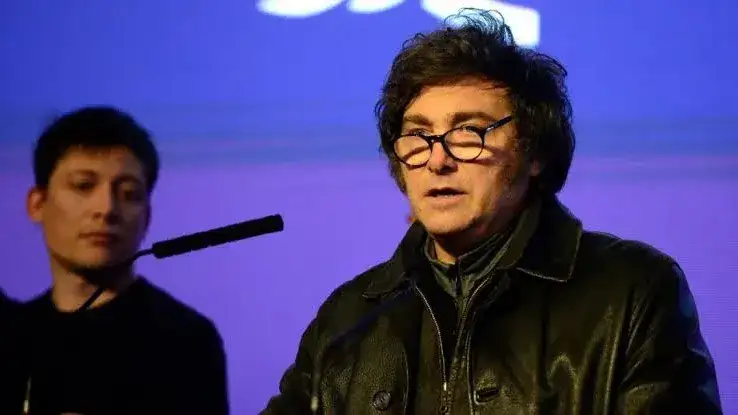 “La verdad triunfa por sí misma, la mentira necesita siempre complicidad”, expresó Milei.