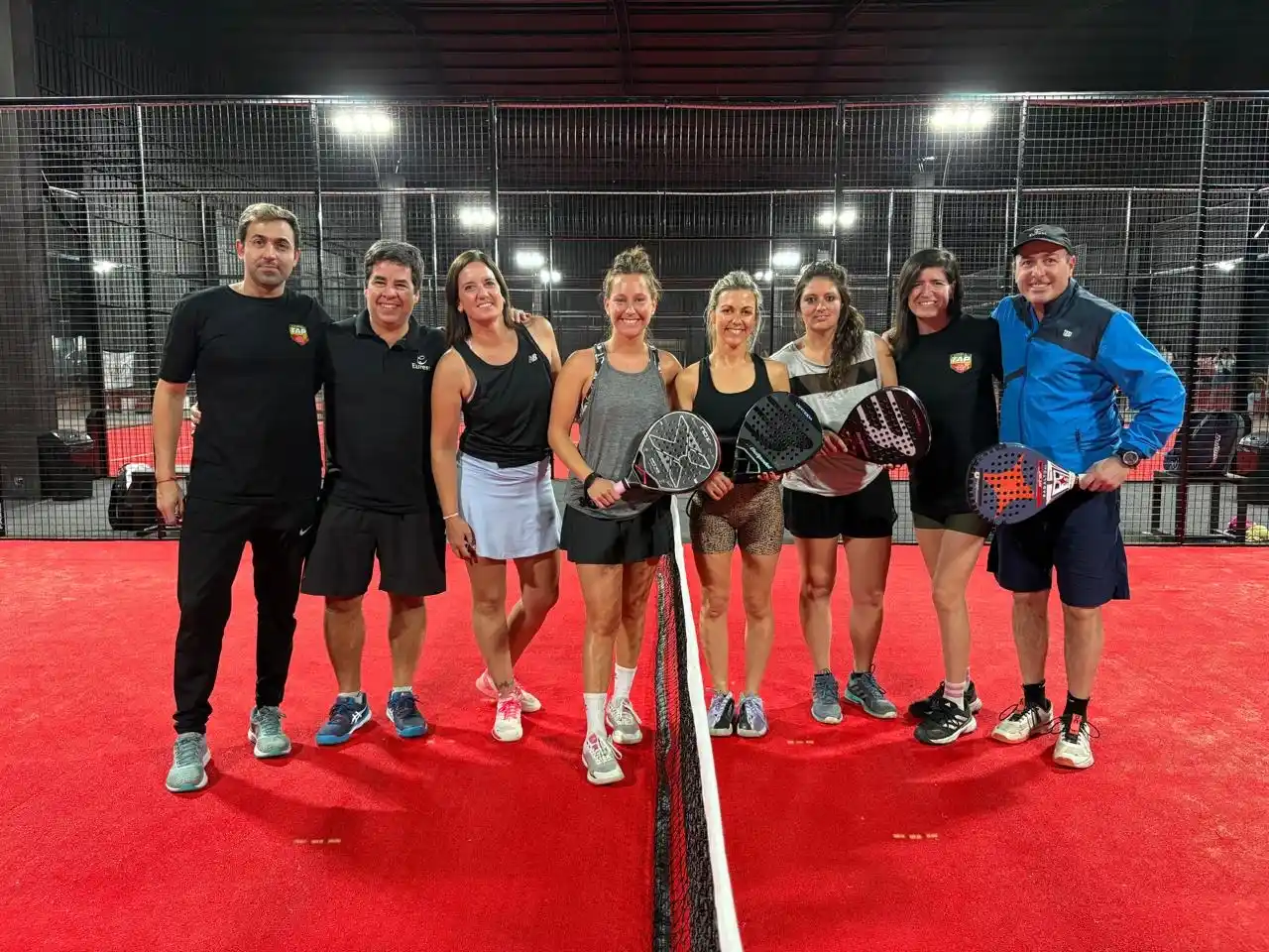 Parejas de competidores y organizadores posaron para una de las imágenes que deja la Copa TAP
