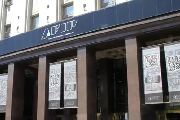 Lo controlará Caputo: el gobierno nacional anunció la disolución de la AFIP y un recorte de personal