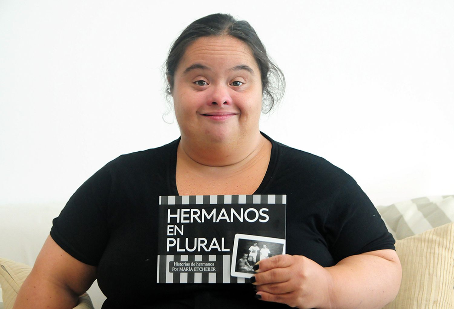 María Etcheber presentó su nuevo libro “Hermanos en plural”