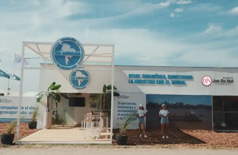 La empresa emplea a más de 500 argentinos en posiciones de alta calificación e invierte en capital humano local, por ejemplo, a partir de capacitaciones constantes tanto en Argentina como en otros países del mundo.