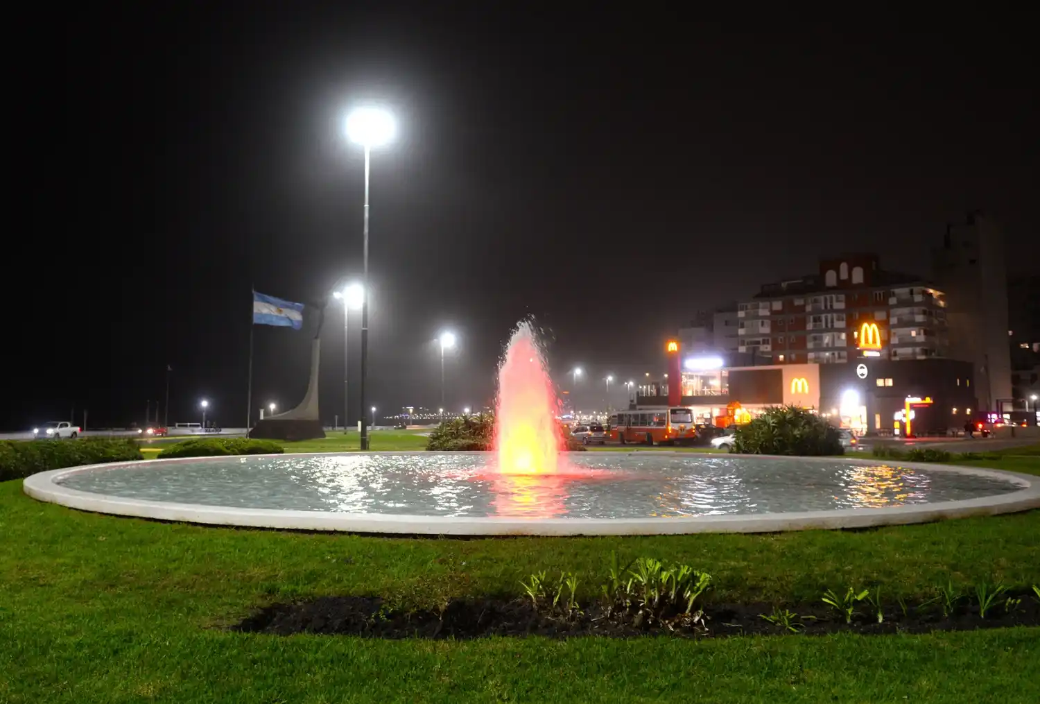 Se realizó la puesta de la rotonda de Constitución y la costa, con tareas de mantenimiento, renovación y mejoras.