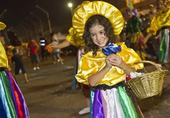 Luego de la suspensión por la lluvia, esta noche arrancan los corsos Matecito