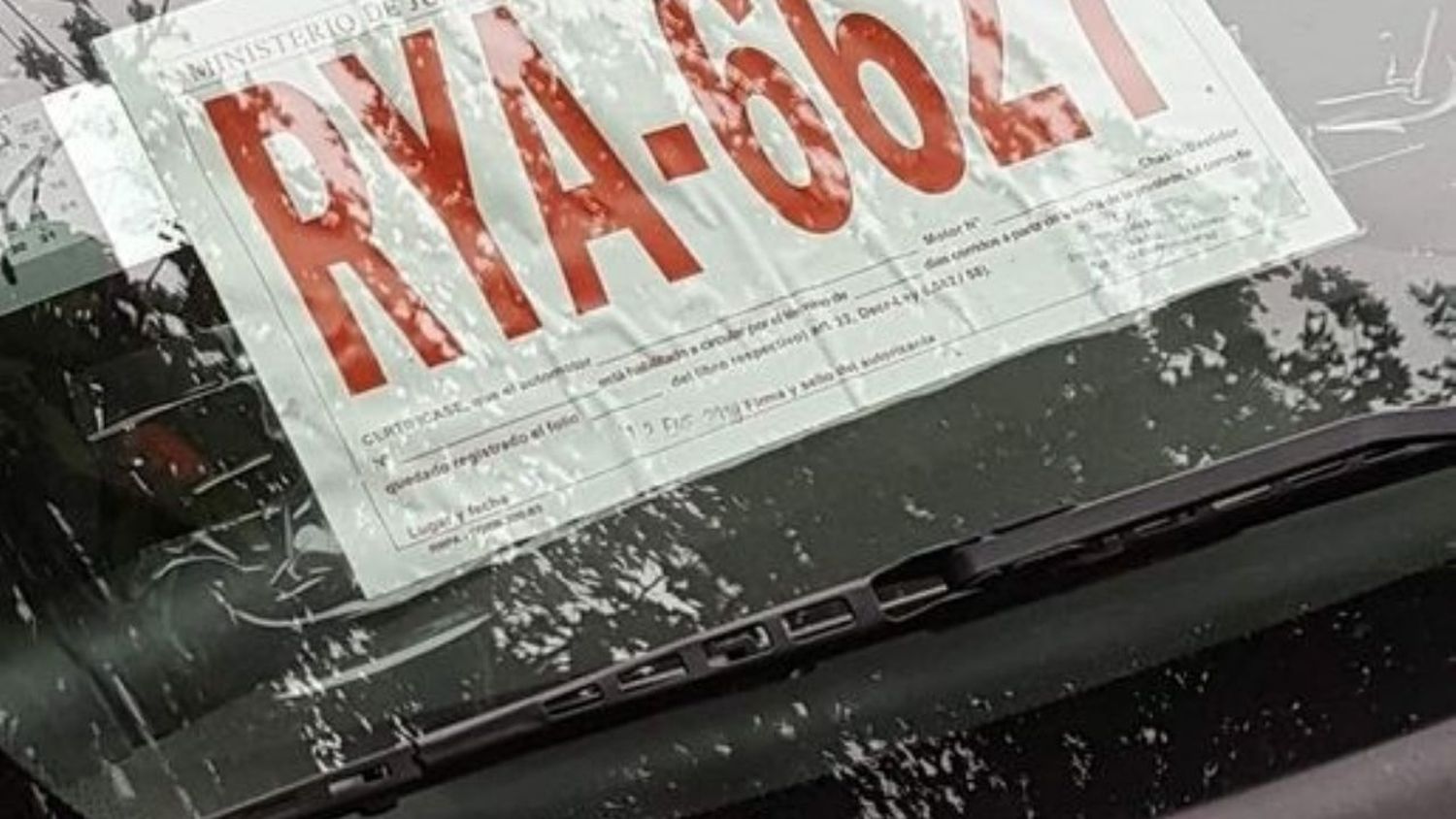 Por qué faltan chapas patentes nuevas