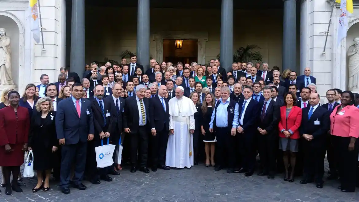 Francisco: “La Iglesia debe meterse en la gran política”