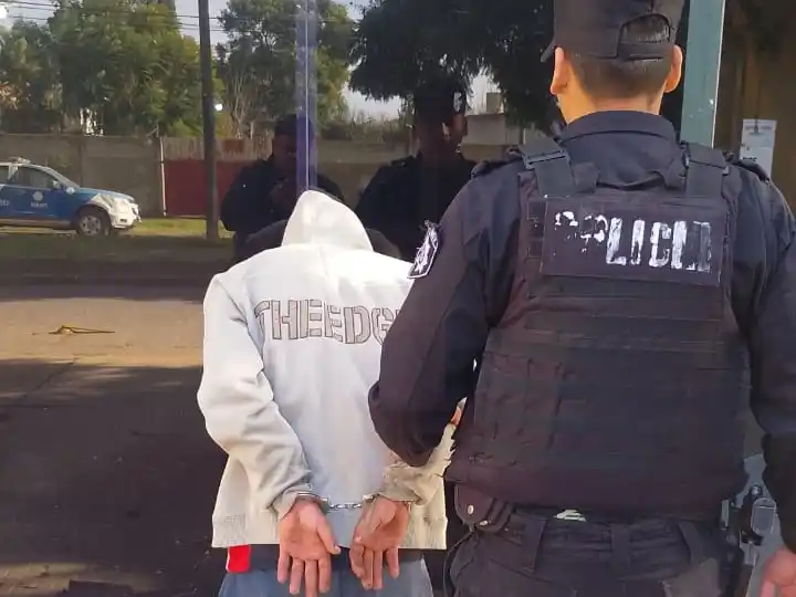 El joven fue trasladado a sede de la Comisaría 12°.
