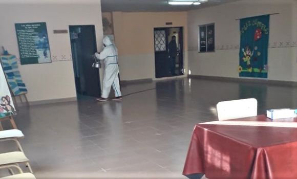 Sanitizan jardines y Casas del Niño municipales