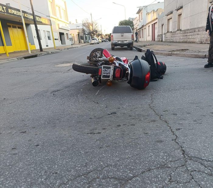Un motociclista resultó herido tras un choque en Pellegrini y Rodríguez
