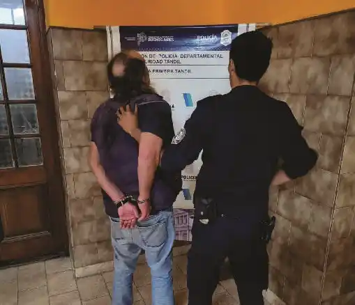 Robó un local a punta de pistola y fue atrapado en Rodríguez al 1000.