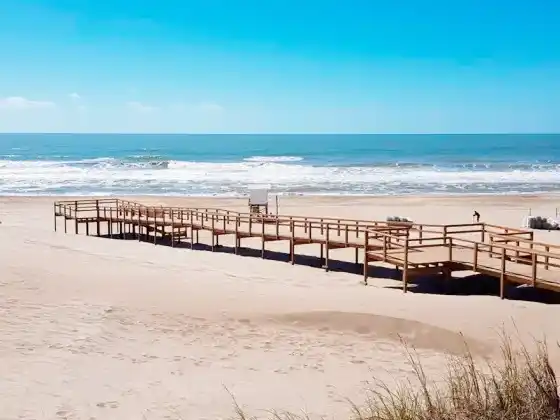 Vacaciones 2026: una familia tipo necesita casi $4 millones para viajar a un destino nacional