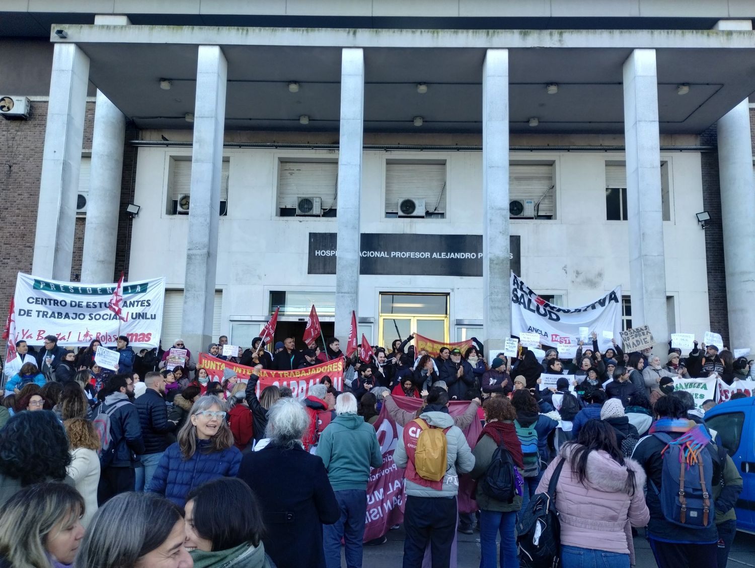 Nuevo paro en el Hospital Posadas para protestar por la reciente ola de despidos: La guardia sigue operativa