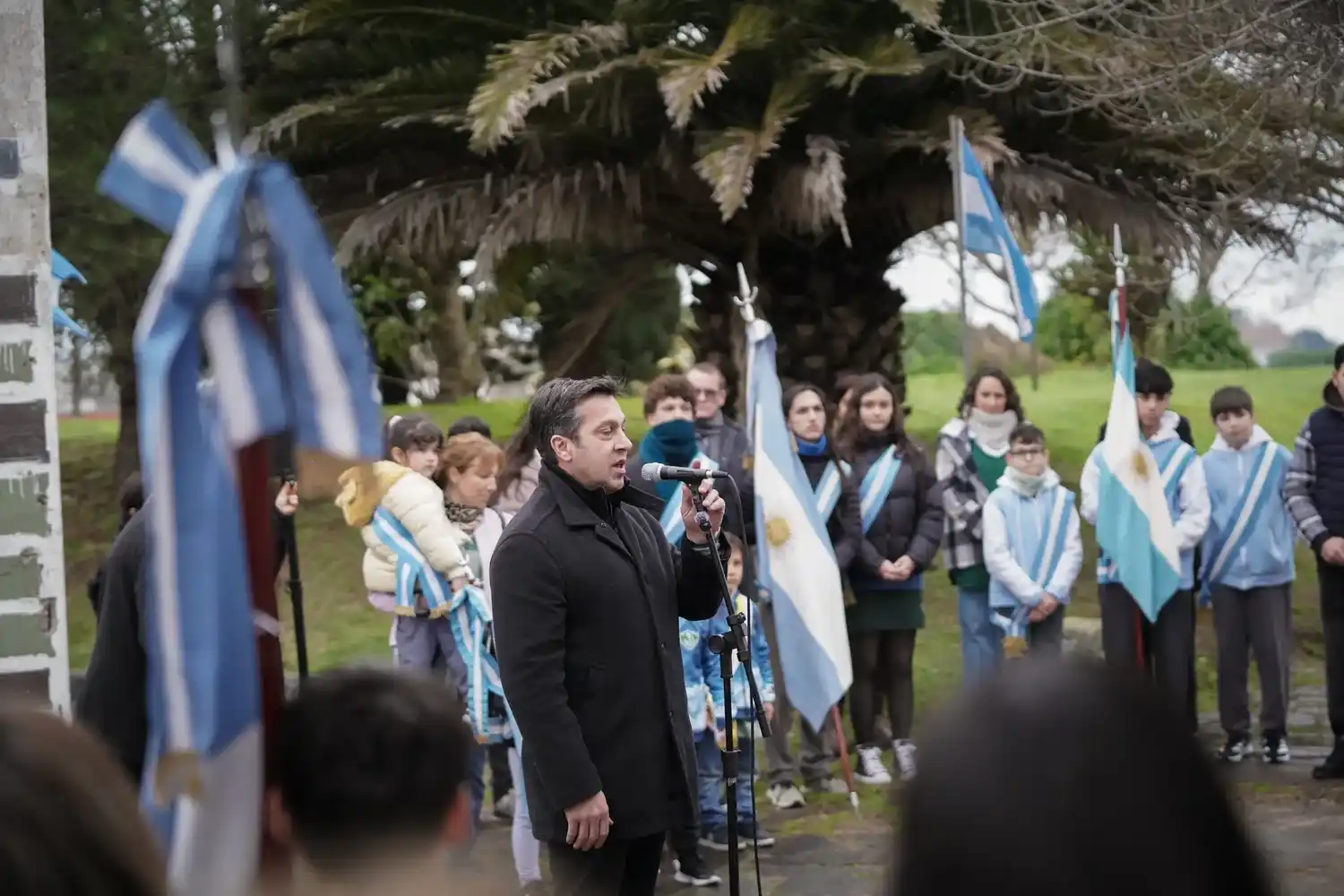 Arturo Rojas. Durante su discurso en el acto oficial por el aniversario de Quequén