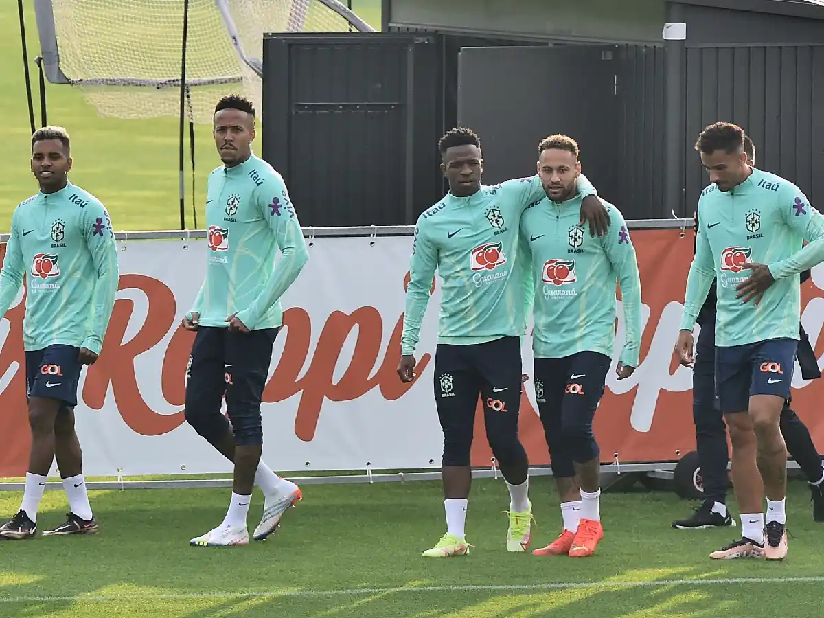 Neymar practicó con Brasil en Turín
