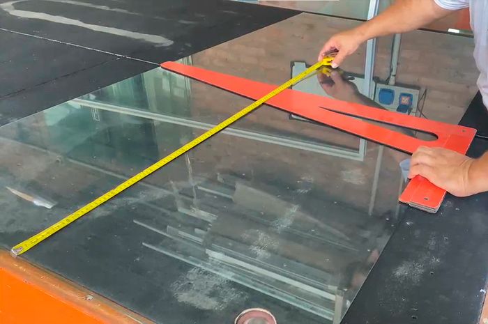 Marcelo Ulrich- Propietarios	25 años de calidad en vidrios, espejos y aberturas en Vidriería Roma - 2