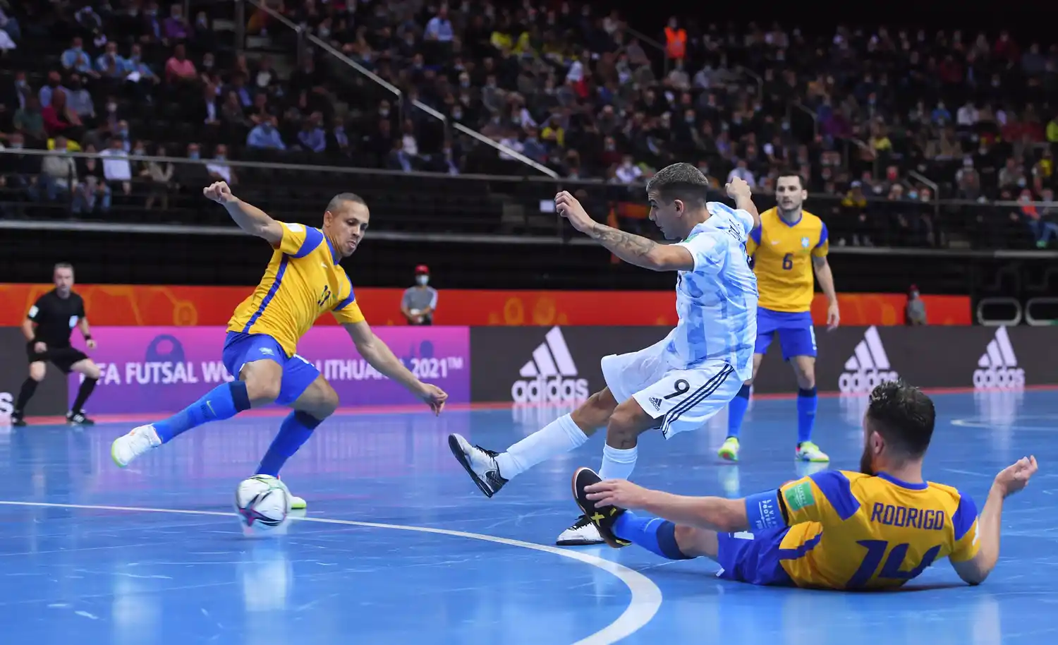 Argentina se dio el gusto ante su clásico rival.
