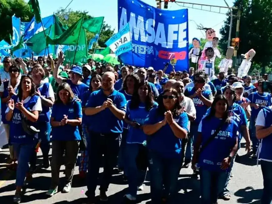 Los gremios docentes no aceptaron la oferta salarial oficial. Foto: Flavio Raina