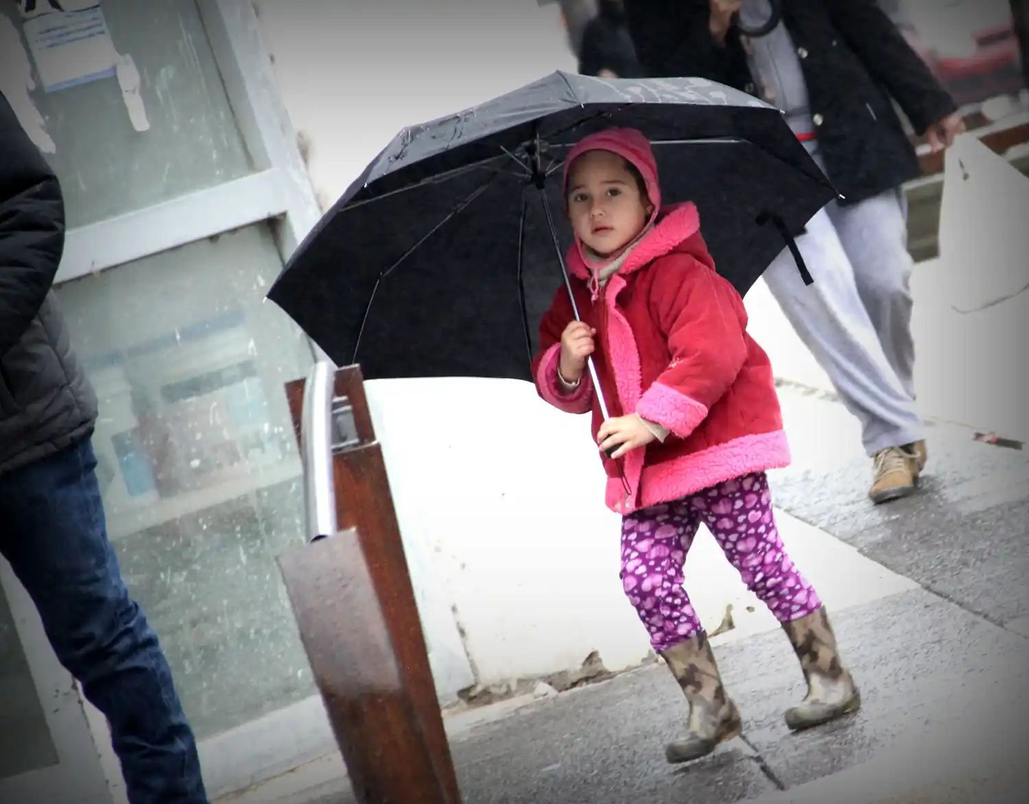 Viernes lluvioso en la ciudad: El finde volvería el sol pero con mucho frío