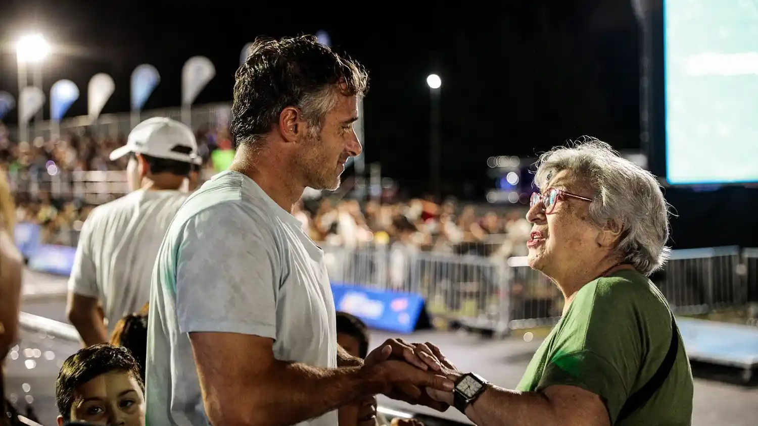 El intendente acompañó los festejos junto a los vecinos.