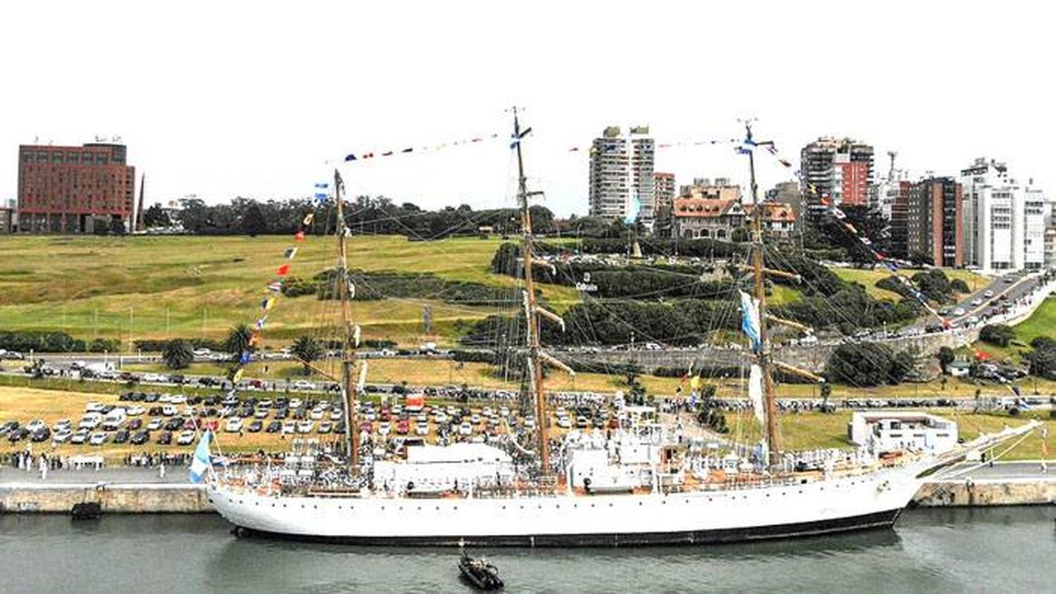 Arribó a Mar del Plata la Fragata Libertad tras el cierre de un  nuevo viaje de instrucción