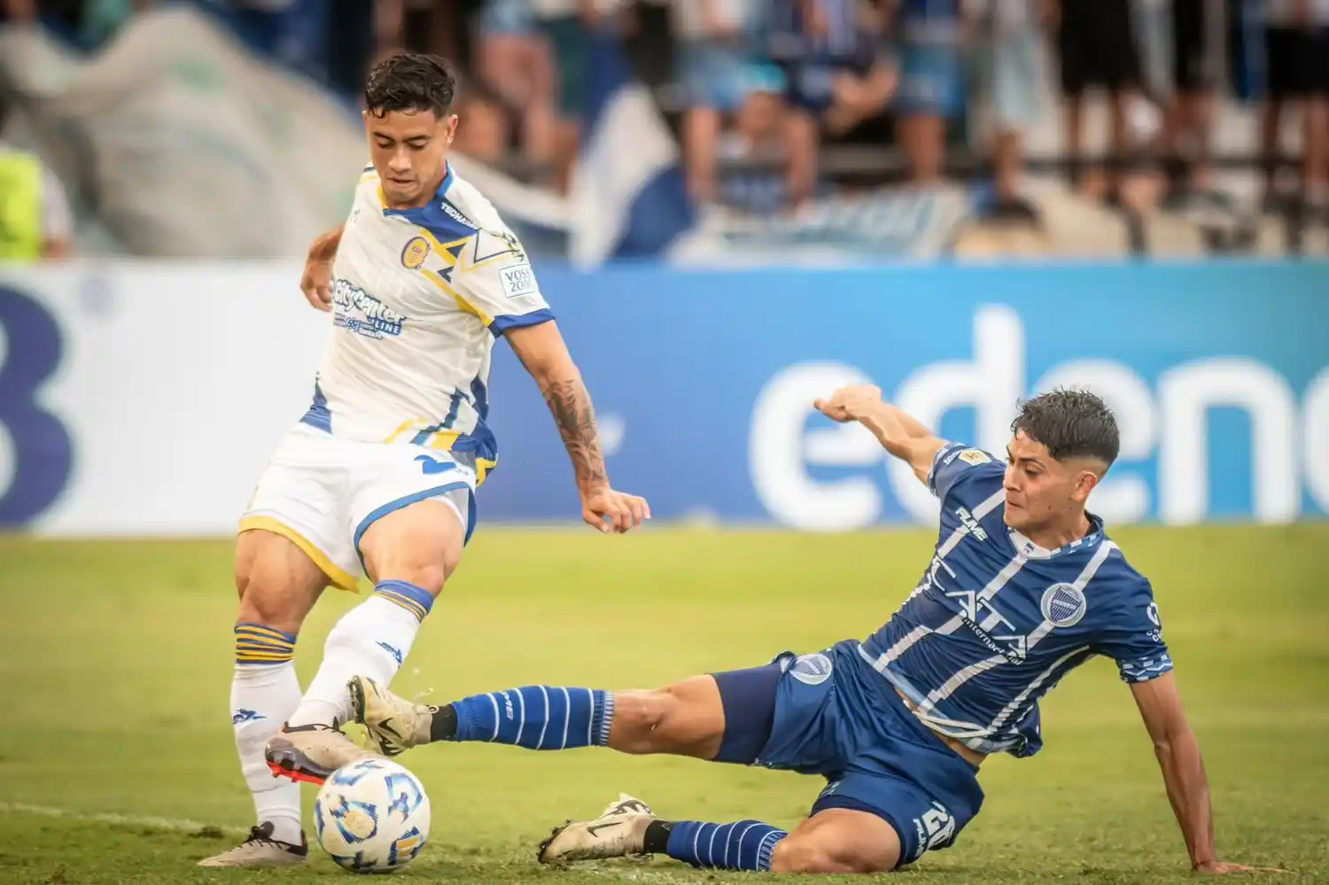 Lautaro Giaccone ingresó desde el banco de suplentes en los dos encuentros que disputó el “Canalla”.