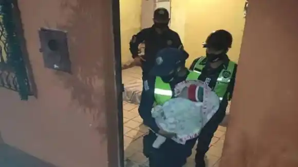 PARA OBLIGAR A LA MADRE A VOLVER CON ÉL: capturan a un hombre que tomó de rehén a una bebé de seis meses