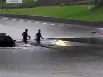 Un fuerte temporal afectó al área metropolitana.