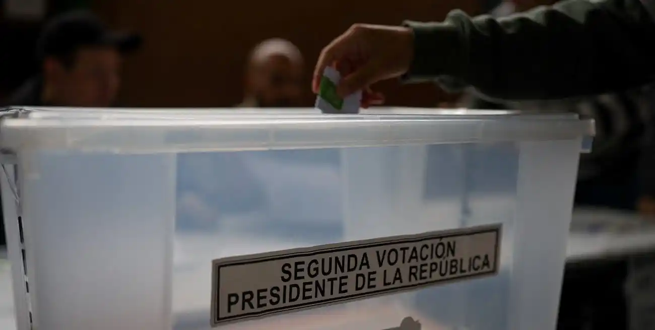 Urna de este domingo en Chile. REUTERS/Pablo Sanhueza