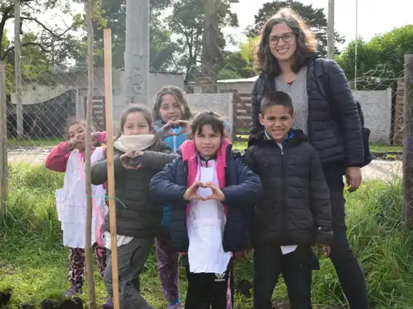 La Universidad Nacional de Mar del Plata plantó árboles en el barrio Parque Peña