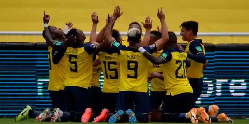 ECUADOR propina humillante goleada 6-1 a Colombia