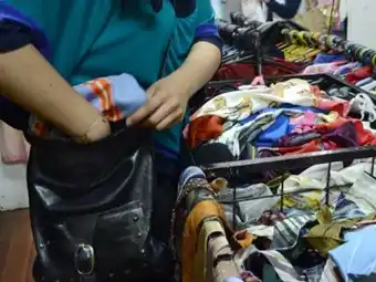 Ingresó a un comercio por un vestido y robó