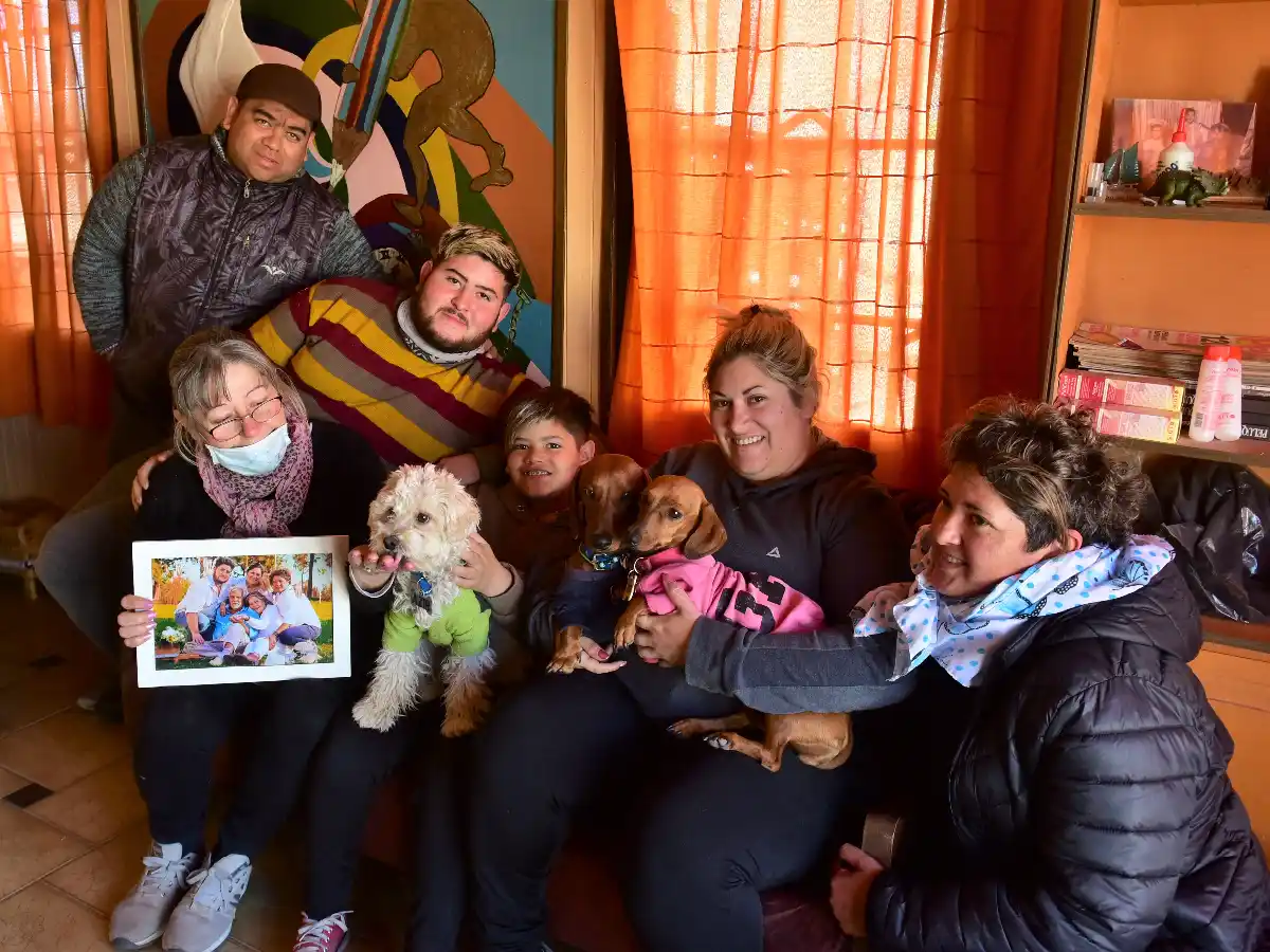 Azir, el perro que fue incluido en el aviso fúnebre de su dueño    