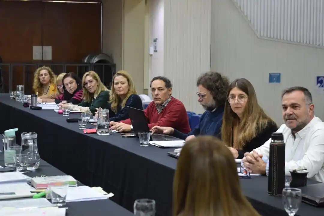 El gobierno y los gremios avanzan en los acuerdos pedagógicos y didácticos de la jornada extendida