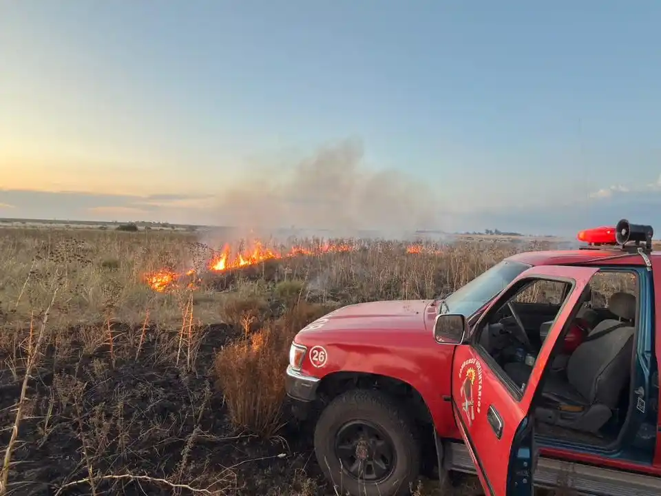 El fuego en los campos no da tregua: los Bomberos debieron intervenir en dos nuevos focos de incendio