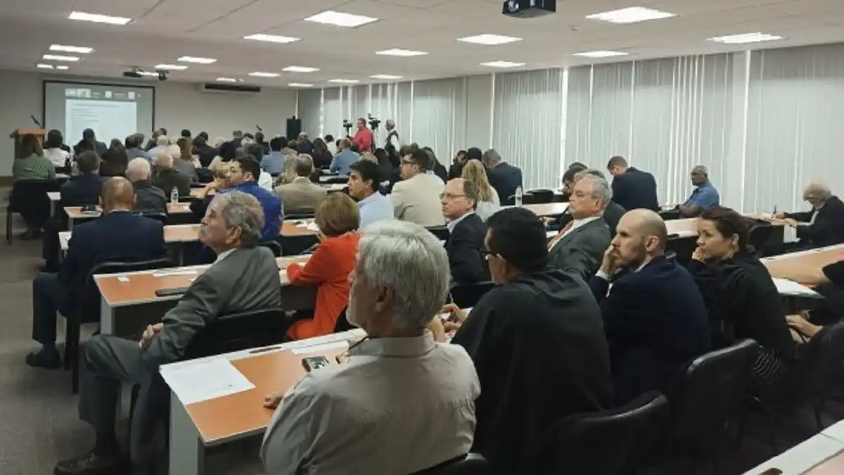 SEGÚN DELPHOS: Edmundo González le lleva «una morena» a Maduro y estos son los números