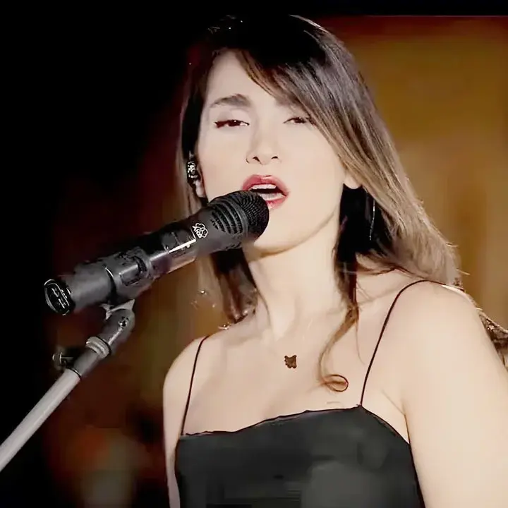 Castigan a una cantante iraní con 74 latigazos por cantar sin hiyab