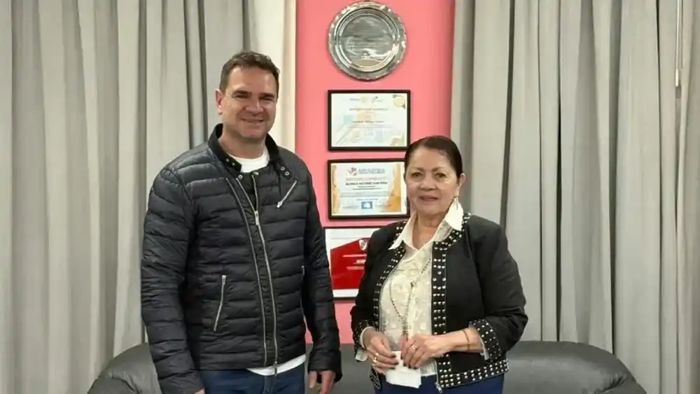 Roberto Vázquez junto a la intendenta Blanca Cantero.