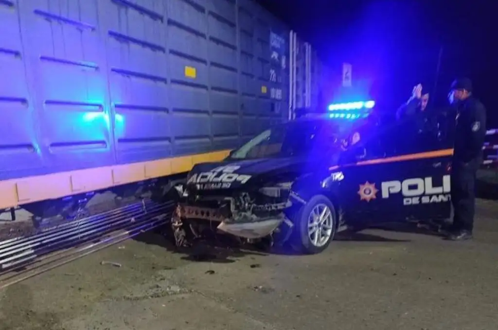 Accidente en Santa Fe: un patrullero chocó un tren y dejó dos policía heridos