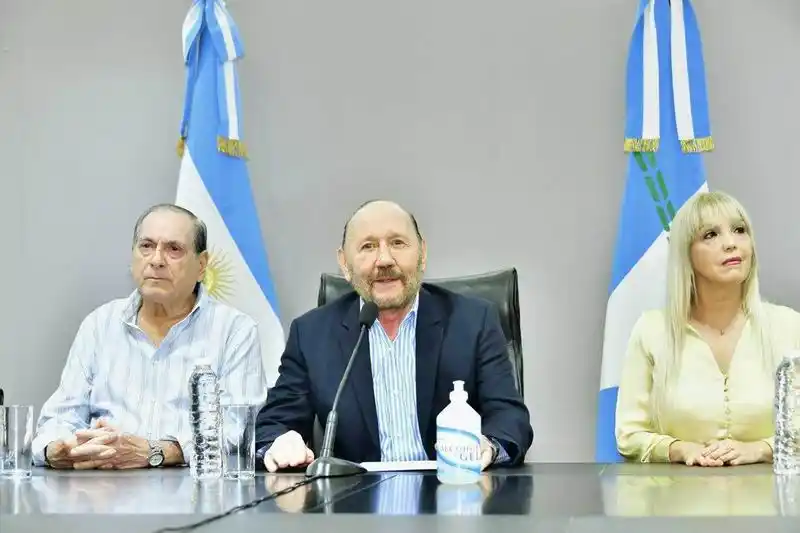 Insfrán adelantó el aumento del 24% para 
mayo y anunció una suba adicional del 20%