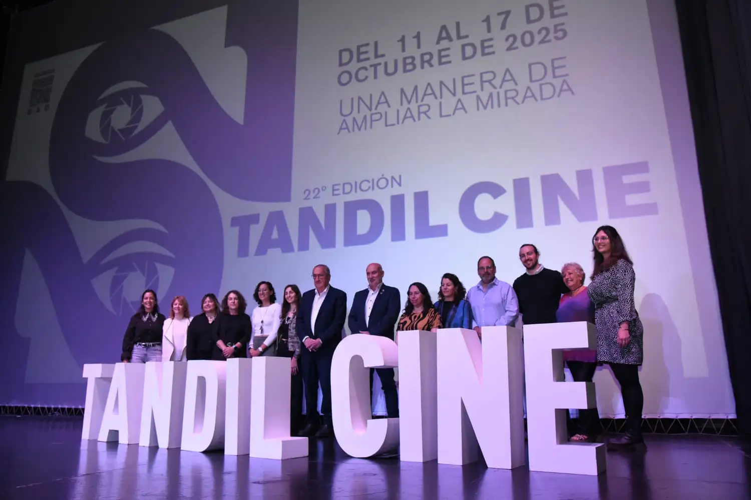 Autoridades, organizadores, en la apertura del Festival de Cine tandilense.