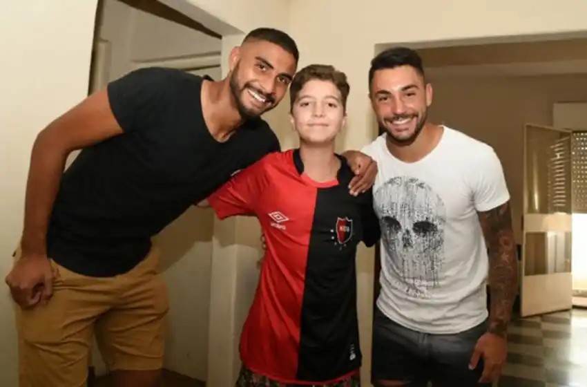 El plantel visitó a Tomás, el nene que se recupera de una dura enfermedad