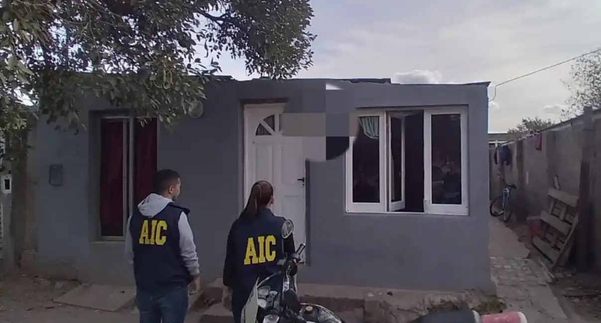 Dos chicos de 14 y 18 años involucrados en un hecho de robo calificado por el uso de arma de fuego