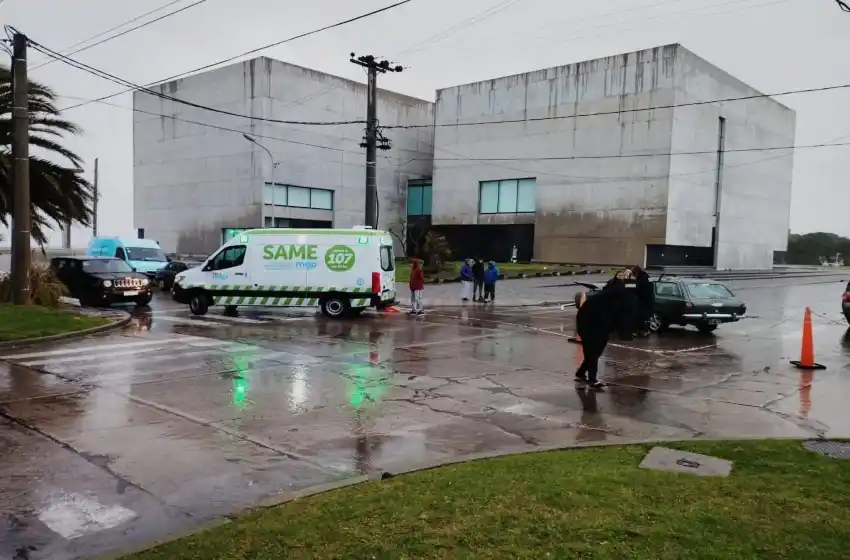 Un accidente de tránsito frente al Museo MAR terminó con un auto secuestrado