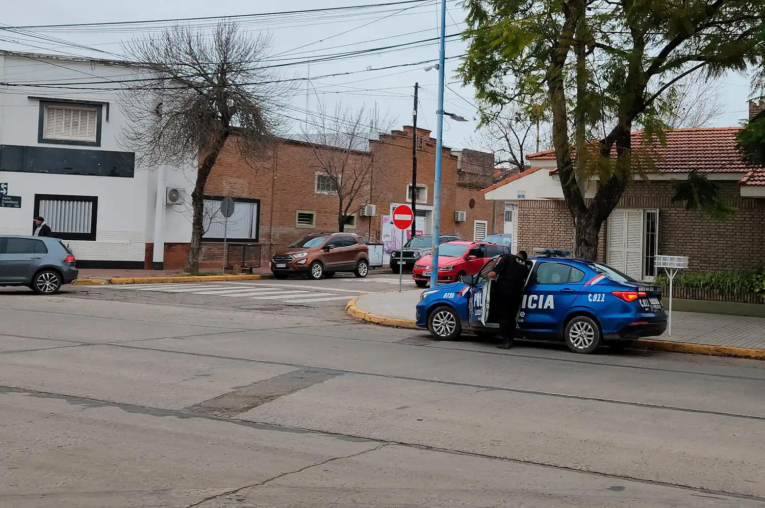 policia patrullero gur detenido robo bateria auto - 3