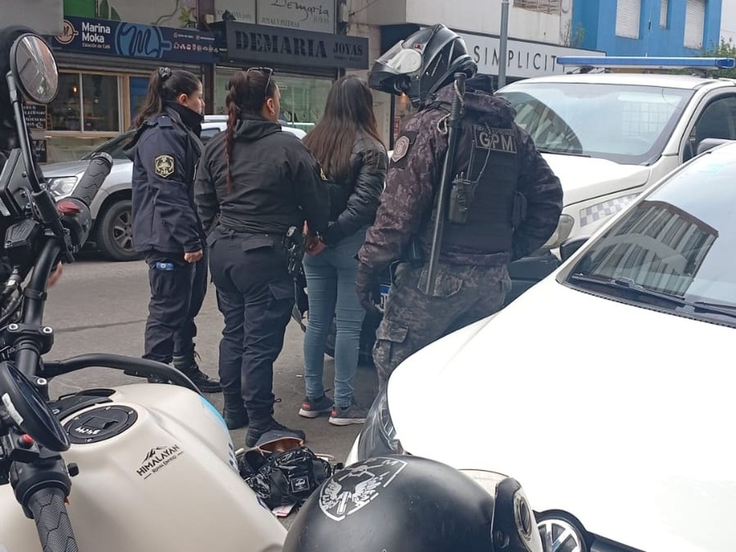 Fuentes judiciales confirmaron que la mujer posee antecedentes por tentativa de robo.
