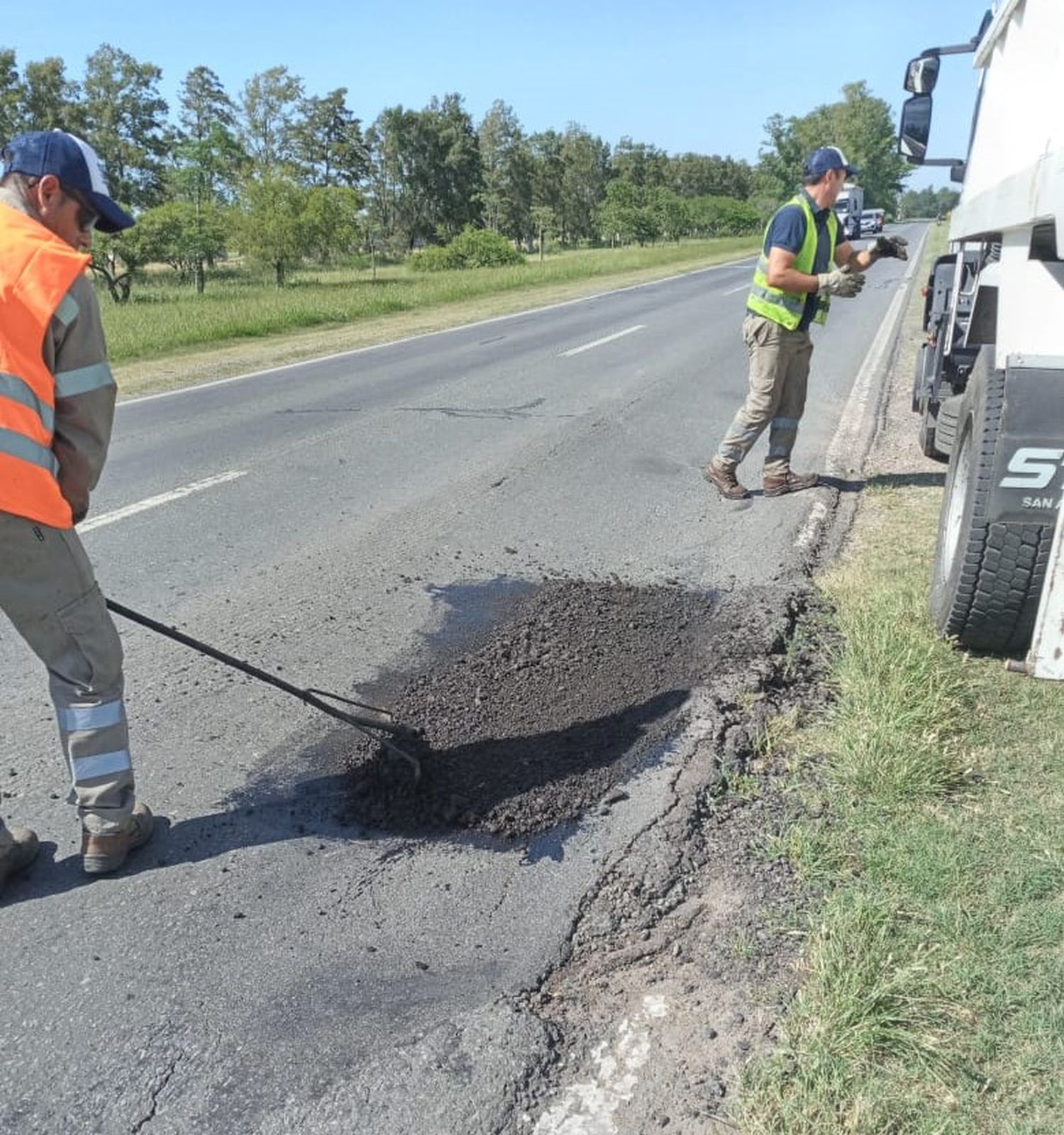 Bacheo de transitabilidad sobre RN 11