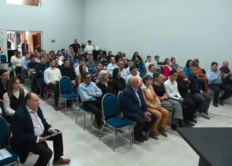 Crespo celebró la Segunda Jornada del Día de la Industria con anuncios de obras y nuevos proyectos productivos