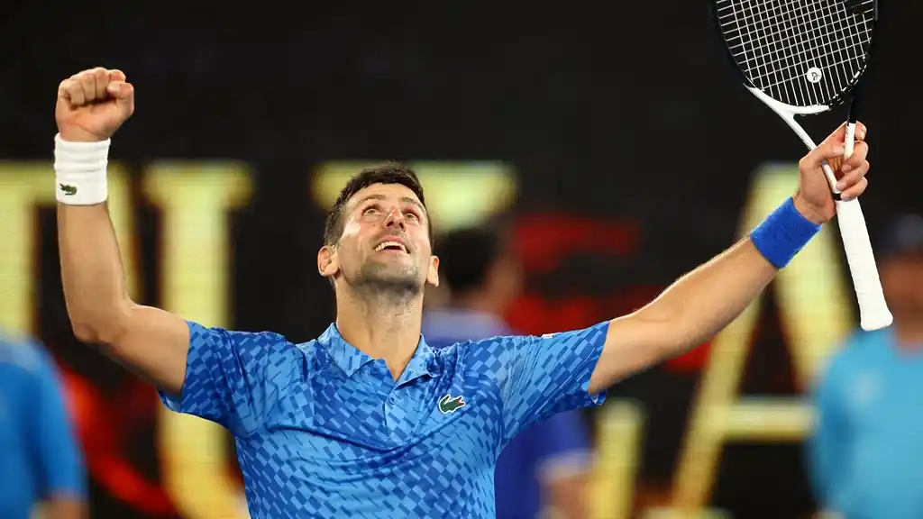 Djokovic celebra la victoria en Melbourne.