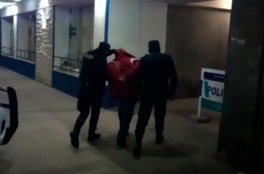Un hombre atacó a patadas a su pareja