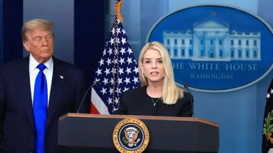 El presidente de Estados Unidos, Donald Trump, decidió remover de su cargo a la fiscal general Pam Bondi.